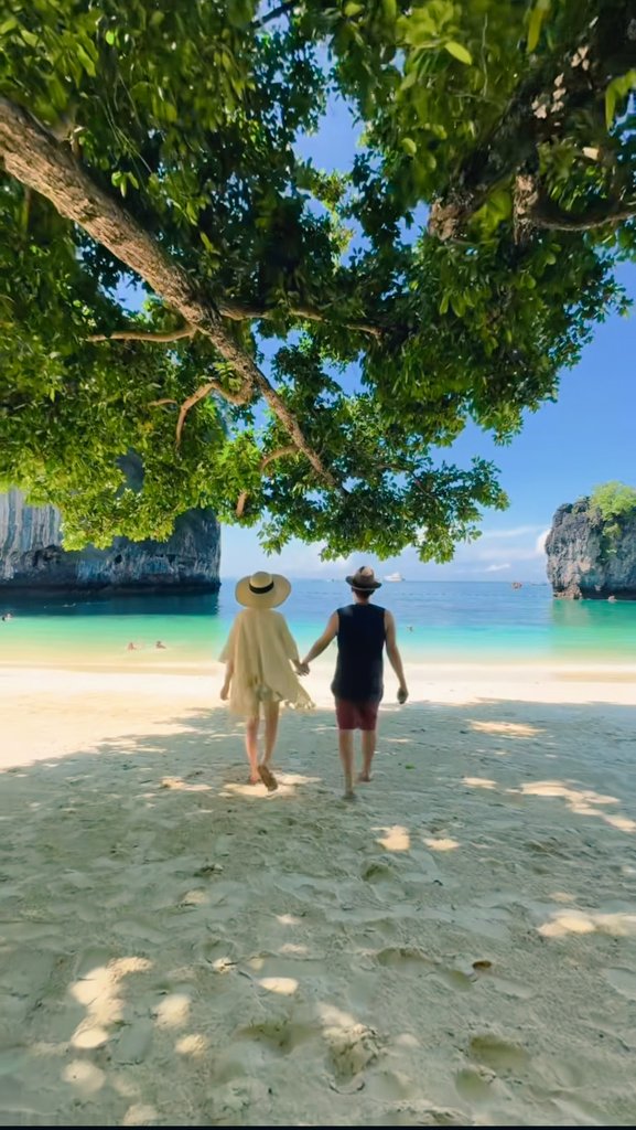 "In the hot season, wealthy 
people go to foreign beaches," 
said the poor,  "we seek the shade
 of a tree near a well."

மதிய வணக்கம் 🪷 
𝐆𝐨𝐨𝐝 𝐀𝐟𝐭𝐞𝐫𝐧𝐨𝐨 𝐗 𝐖𝐨𝐫𝐥𝐝 💚