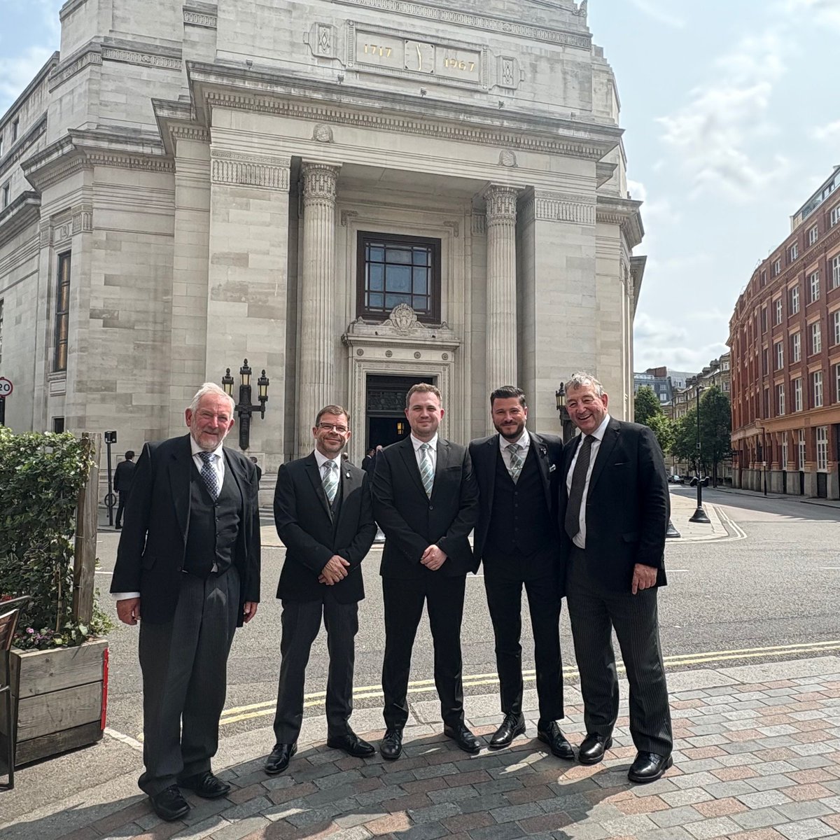 DerbysFreemason's tweet image. 🚆 42 Masons from Derbyshire headed to London for a groundbreaking event celebrating new &amp;amp; young Masons, Light Blue Clubs, and unity across Craft &amp;amp; Royal Arch.

💙 One Journey. One Organisation. One Future. #LightBlue #Freemasonry #DerbyshireMasons #RoyalArch #OneJourney