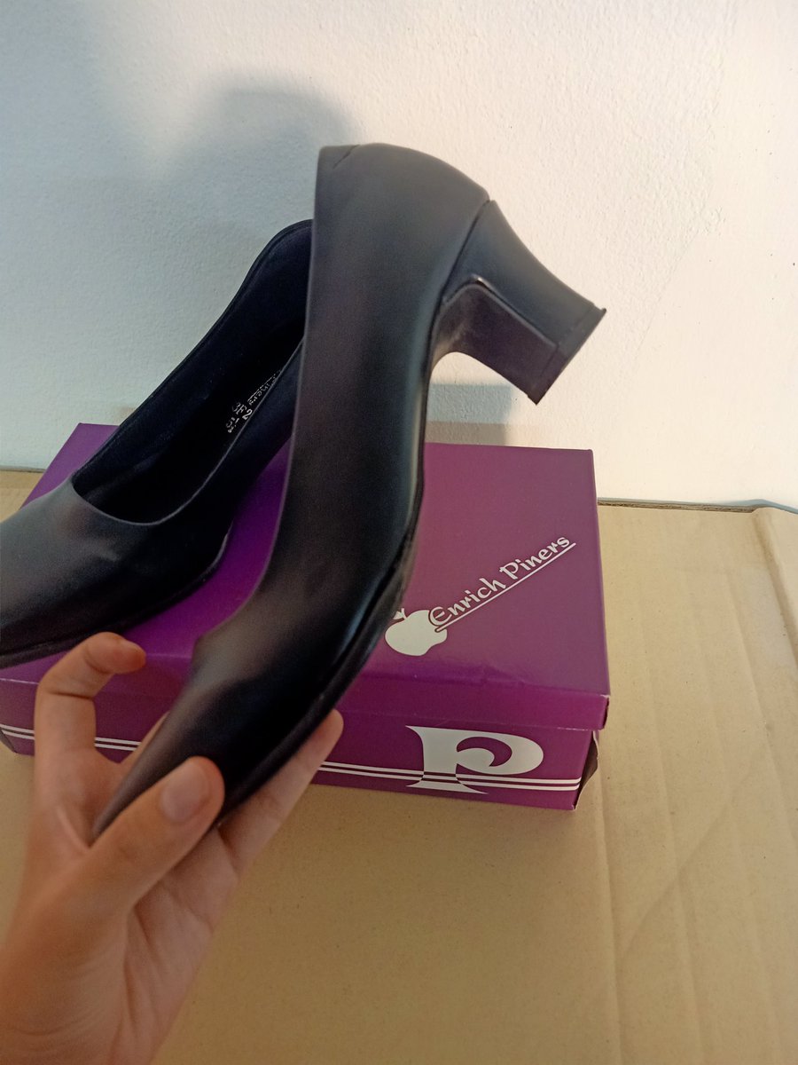 s_store_qt's tweet photo. ✨ขาย​ 180฿.-✨
🧺Detail : คัทชู​ ใส่ครั้งเดียวค่ะ
🧺Size : 37.5เซนติเมตร 5.5 
🔺สั่ง/สอบถามได้ที่LineID : @907mhdoe หรือติดต่อไดเรค🔻
ค่าส่ง 40 บาท
 #ส่งต่อเสื้อผ้า #ส่งต่อเสื้อผ้ามือ2 #ส่งต่อเสื้อผ้ามือสอง #ส่งต่อเสื้อผ้ามือสองราคาถูก #ส่งต่อเสื้อผ้ามือสองสภา���ดี #โละตู้มือสอง https://t.co/gGbMEt1ltG