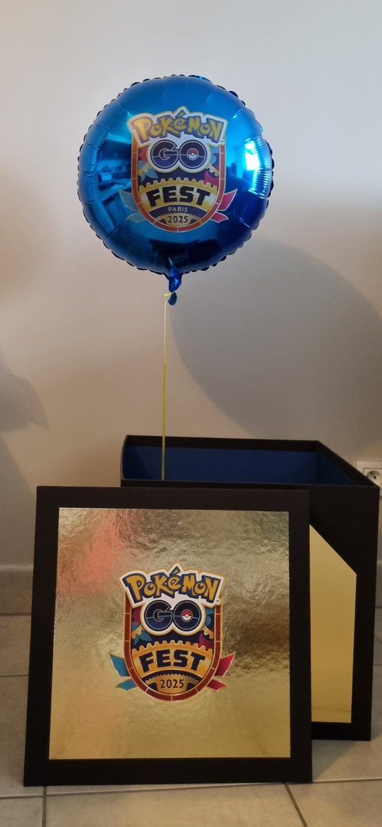 PokemonTrash's tweet image. Regardez ce qui vient d'arriver ! 🎁
Un magnifique cadeau bien rempli pour vous rappeler que le #PokemonGOFest2025 commence vendredi prochain !
Qui sera à Paris pour l'event ?
#PokemonGOFriend #SaveTheDate #PokemonGO
(produits offerts)