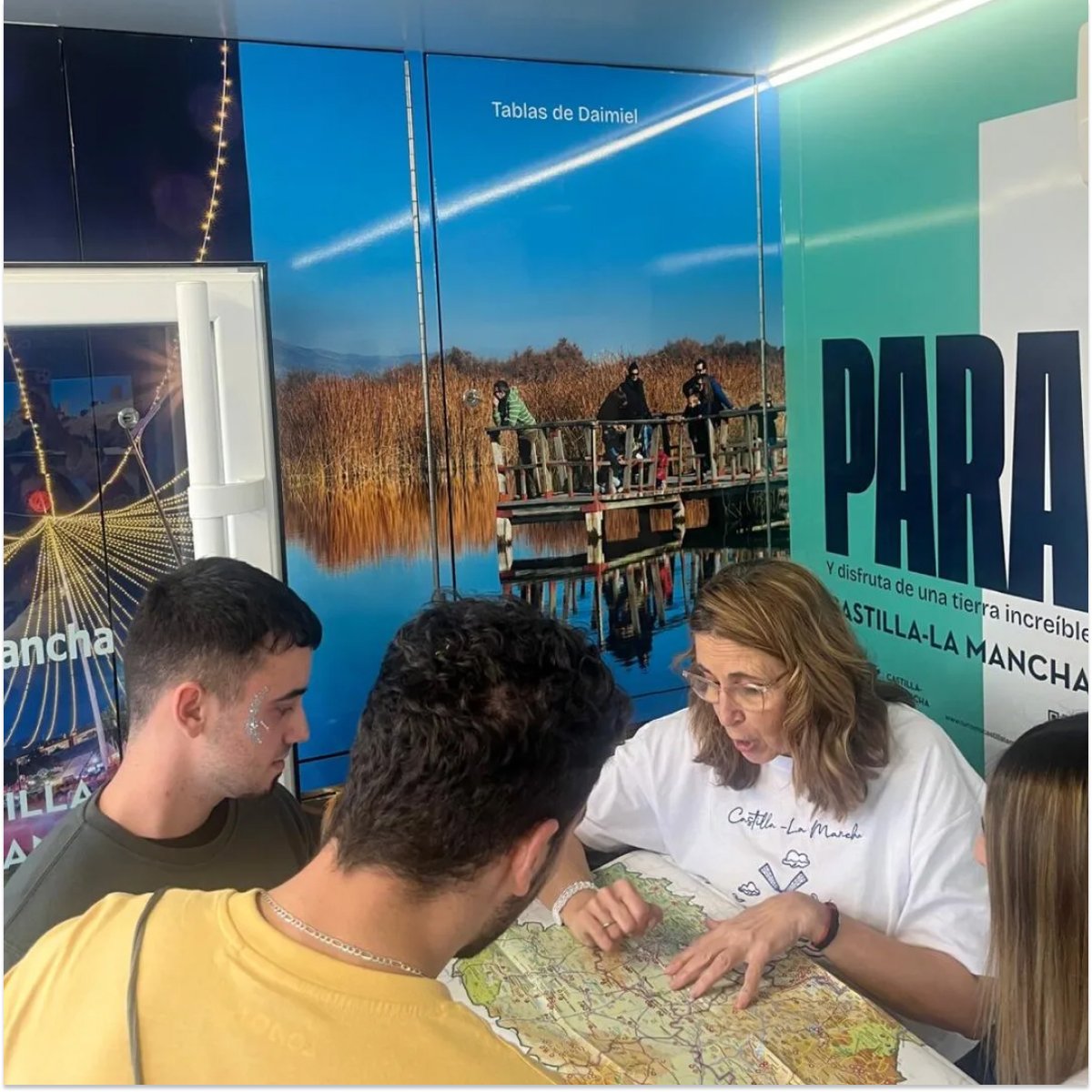 Castilla-La Mancha recorre España… ¡y quiere conocerte! 🚐

Nuestra unidad móvil lleva naturaleza, gastronomía, patrimonio y artesanía allá donde estés.

📍Si la ves, acércate. Inspírate. Planifica tu próxima escapada.

PARA, y descubre un lugar que nunca se olvida.