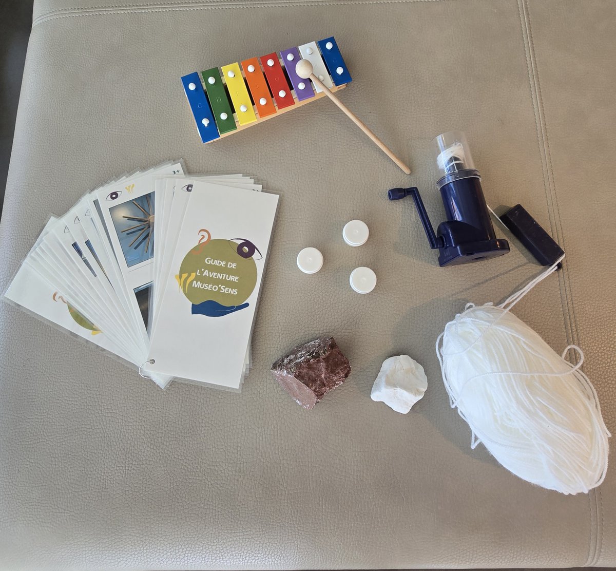 #MuseumWeek2025
Les visites intergénérationnelles créent du lien et quoi de mieux que le #jeuMW pour renforcer ce lien ? 🧑‍🦳👶🧑‍🦰
Le <a href="/MHVQ76/">Musée d'Histoire de la Vie Quotidienne</a> propose aux plus petits et à leurs accompagnateurs un kit pour découvrir le musée de manière ludique et pédagogique. #JouerEtApprendre 😀