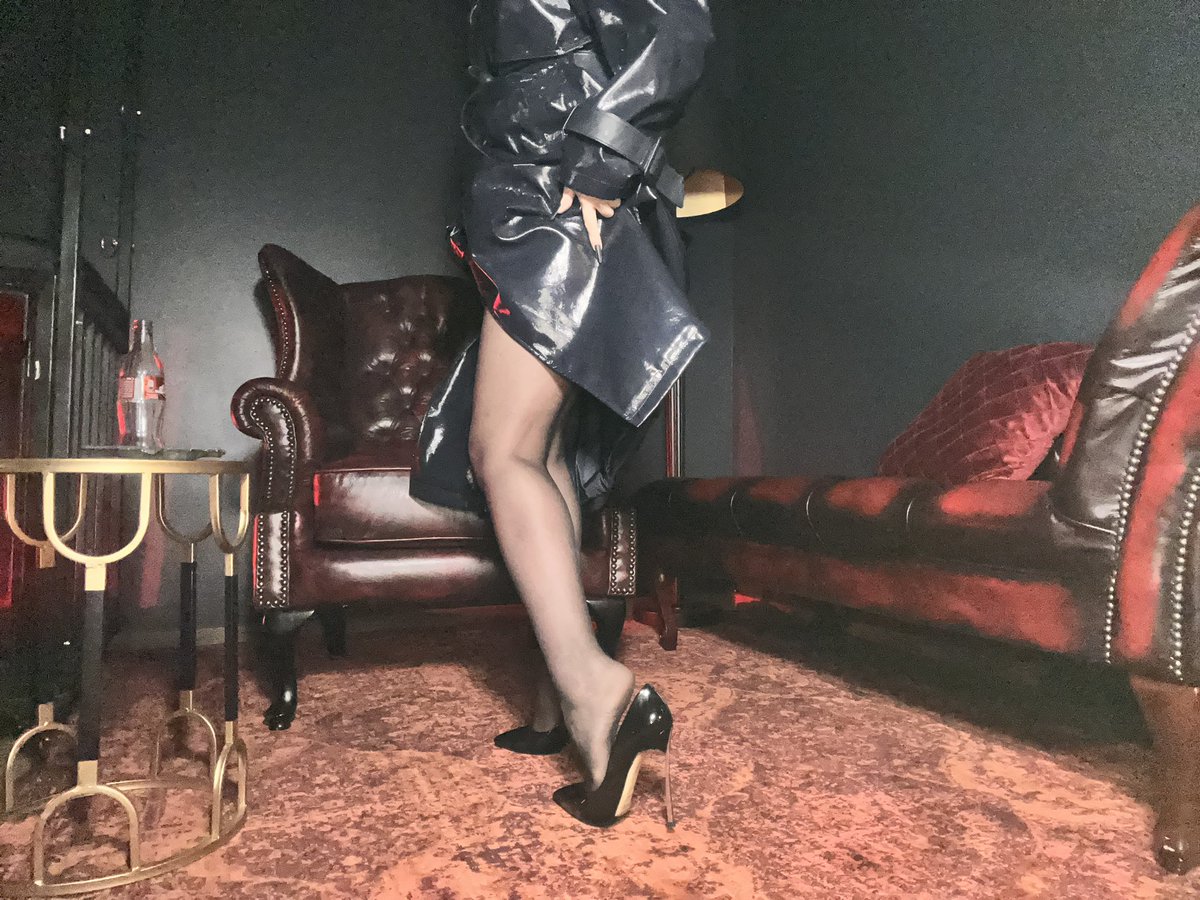 Have you acknowledged your place yet ? RT &amp; like and prove you are worthy to serve my feet