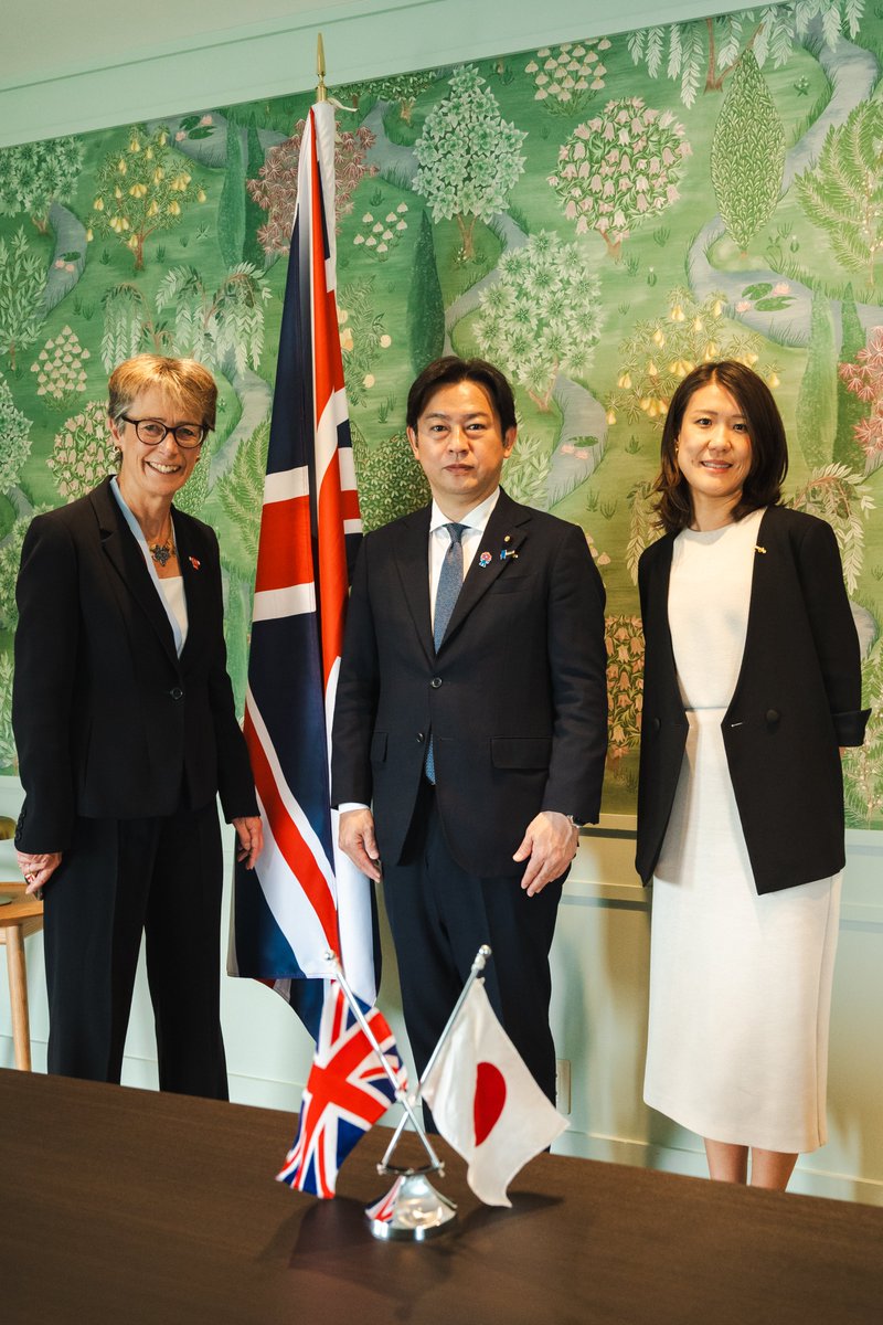 CJDavidsonFCDO's tweet image. 週末に福岡厚生労働大臣が英国パビリオンにお越しくださいました。
#Expo2025 の「セービングゾーン」に位置する英国パビリオンは、アストラゼネカ社をオフィシャルパートナーとして迎え、日本と協力し、より健康的な未来の実現に注力しています。
#ComeBuildTheFuture