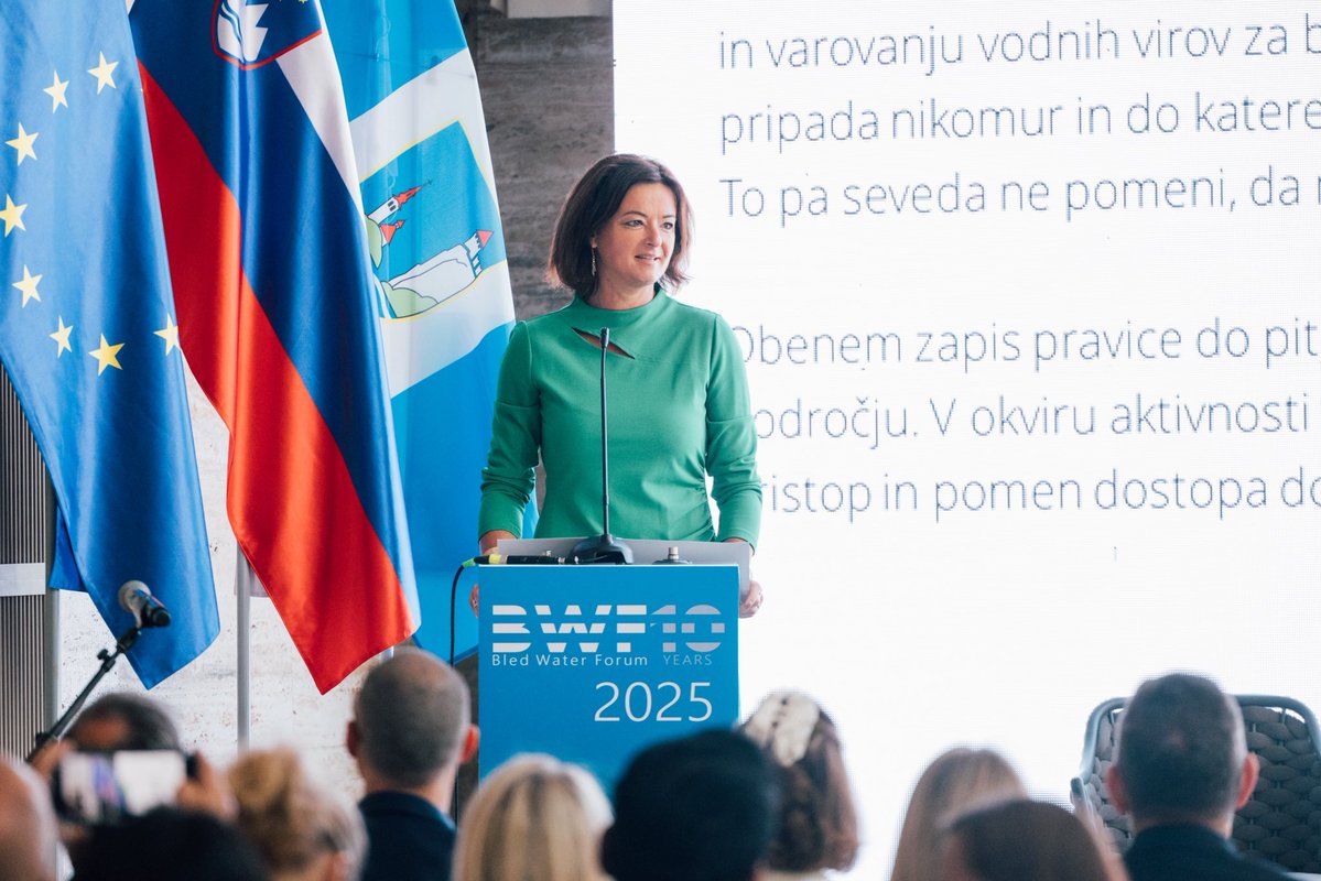 MFEA Slovenia (@mzez_rs) on Twitter photo Ministrica <a href="/tfajon/">Tanja Fajon</a> sodeluje na 10. Blejskem vodnem forumu: "Voda ima pomembno mesto v zunanji politiki 🇸🇮. Sodelovali smo pri ustanovitvi Globalnega zavezništva za varnost vode v oboroženih spopadih & pred kratkim organizirali neformalno srečanje VS #OZN, na katerem smo poudarili Ministrica <a href="/tfajon/">Tanja Fajon</a> sodeluje na 10. Blejskem vodnem forumu: "Voda ima pomembno mesto v zunanji politiki 🇸🇮. Sodelovali smo pri ustanovitvi Globalnega zavezništva za varnost vode v oboroženih spopadih & pred kratkim organizirali neformalno srečanje VS #OZN, na katerem smo poudarili