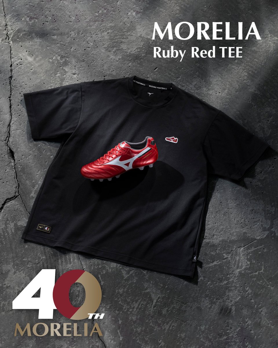 MIZUNO_FTB_jp's tweet image. モレリア40周年企画⚪️🔴⚫️

「MORELIA」シリーズ誕生40周年を記念した
ルビーレッドカラーのMORELIA II JAPANを
ワッペンで再現

本日予約開始
６月６日(金)発売開始🔥

jpn.mizuno.com/ec/disp/attgrp…

#モレリア40TH #ルビーレッドパック
#RUBYRED #モレリアの日 #mizuno #ミズノ
#ミズノフットボール