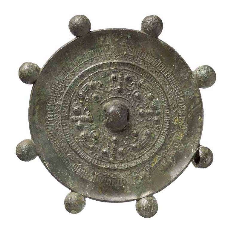 鏡＋鈴＝呪術具「鈴鏡」】 大陸から伝わった鏡と鈴を一体化させた日本