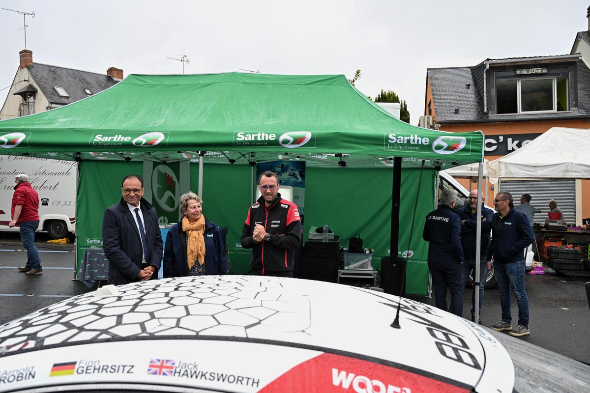 lasarthe_72's tweet photo. 🏎Ce mercredi matin, Arnold Robin est à la rencontre des habitants de Connerré, dans le cadre de la Tournée 24 Heures, organisée par le Département !

Le pilote sarthois et le public ont été accueillis par Anthony Trifaut et Hélène Le Conte, conseillers départementaux du canton, représentant Dominique Le Mèner, Président du Conseil départemental de la Sarthe.

👏Le Département, 1er partenaire du sport en Sarthe, fait vivre les 24 Heures sur l'ensemble du territoire et soutient les pilotes sarthois qui participent à la plus grande course d’endurance du monde !