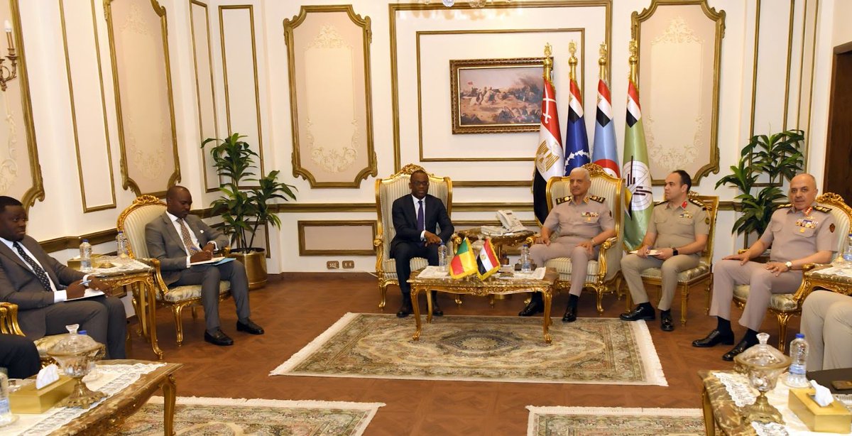 #المتحدث_العسكرى : الفريق أول / عبد المجيد صقر القائد العام للقوات المسلحة وزير الدفاع والإنتاج الحربى يلتقى وزير خارجية جمهورية بنين ...

إنستجرام :
instagram.com/egy_army_spox/
ثريدز :
threads.net/@egy_army_spox