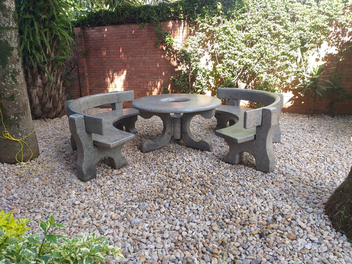RCGF_Rwanda_Ltd's tweet photo. One of our favorite!
A 10-seater round setup — built for connection, crafted for durability.
✅ Weather-resistant
✅ Corrosion-proof
✅ Perfect for shared moments, rain or shine.
#RCGF #ConcreteDesign #OutdoorFurniture #MadeInRwanda https://t.co/x3CZgmqcFc