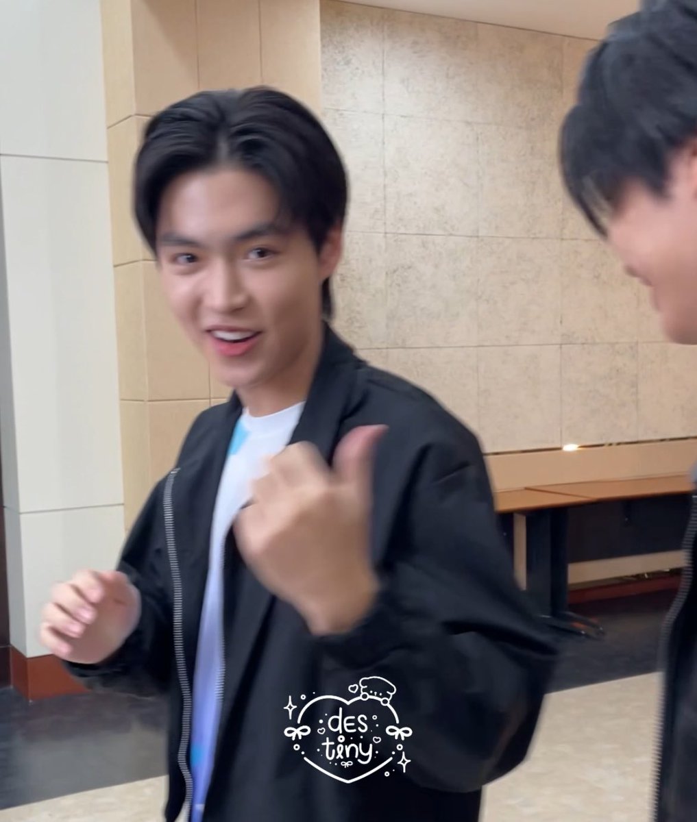 desthertiny's tweet photo. 💗 : มิควันนี้หล่อหรือน่ารัก
🐰 : คนนี้หล่อ (ชี้ลูค 👉🏻)

/ ค่าาาาา แปลลลว่าไรลูก ชมเขาหล่อหรอ @mickmetas 

CHARITY BOWLING LUKEMICK

#TROPMEDCharityBowlingxLM

 #Lukemick 
#lukeso_ #mickmetas https://t.co/C1bXqWflGd