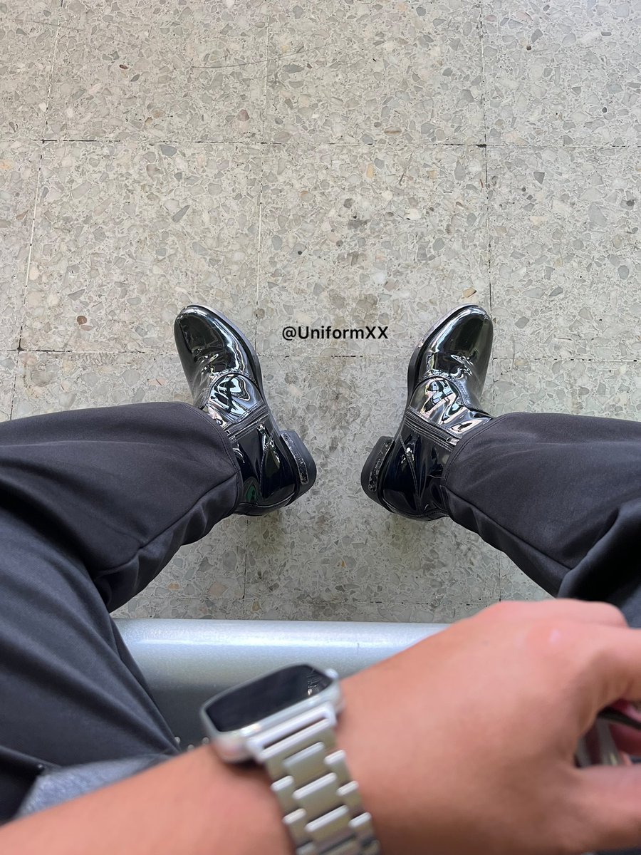 วันนี้ใส่ฮาร์ฟหนังแก้วกับเกงเกงวอร์มฟินเสียวควยแข็งทั้งวันเลย 🖤 #รองเท้าฮาร์ฟหนังแก้ว