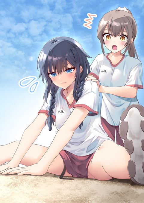 授業中に紐パンの紐がほどけてることに気づいてない女の子 