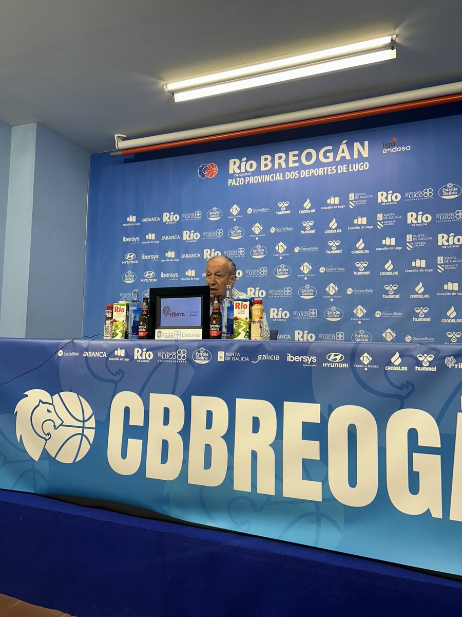 Millán Gómez Pérez (@millangomez) on Twitter photo Tito Díaz, director deportivo del <a href="/CBBreogan/">Río Breogán</a>:
"Esta mañana hemos cerrado la renovación de Dragan Apić"
"Tenemos otros cinco jugadores: <a href="/ErikQuintela/">Erik Quintela</a>, Jordan Sakho, <a href="/dmavra30/">Dominik Mavra</a>, Artūrs Kurucs y <a href="/a_aranitovic/">Aleksandar Aranitovic</a>"
"La cláusula de rescisión de Jordan Sakho era solo por el club" Tito Díaz, director deportivo del <a href="/CBBreogan/">Río Breogán</a>:
"Esta mañana hemos cerrado la renovación de Dragan Apić"
"Tenemos otros cinco jugadores: <a href="/ErikQuintela/">Erik Quintela</a>, Jordan Sakho, <a href="/dmavra30/">Dominik Mavra</a>, Artūrs Kurucs y <a href="/a_aranitovic/">Aleksandar Aranitovic</a>"
"La cláusula de rescisión de Jordan Sakho era solo por el club"