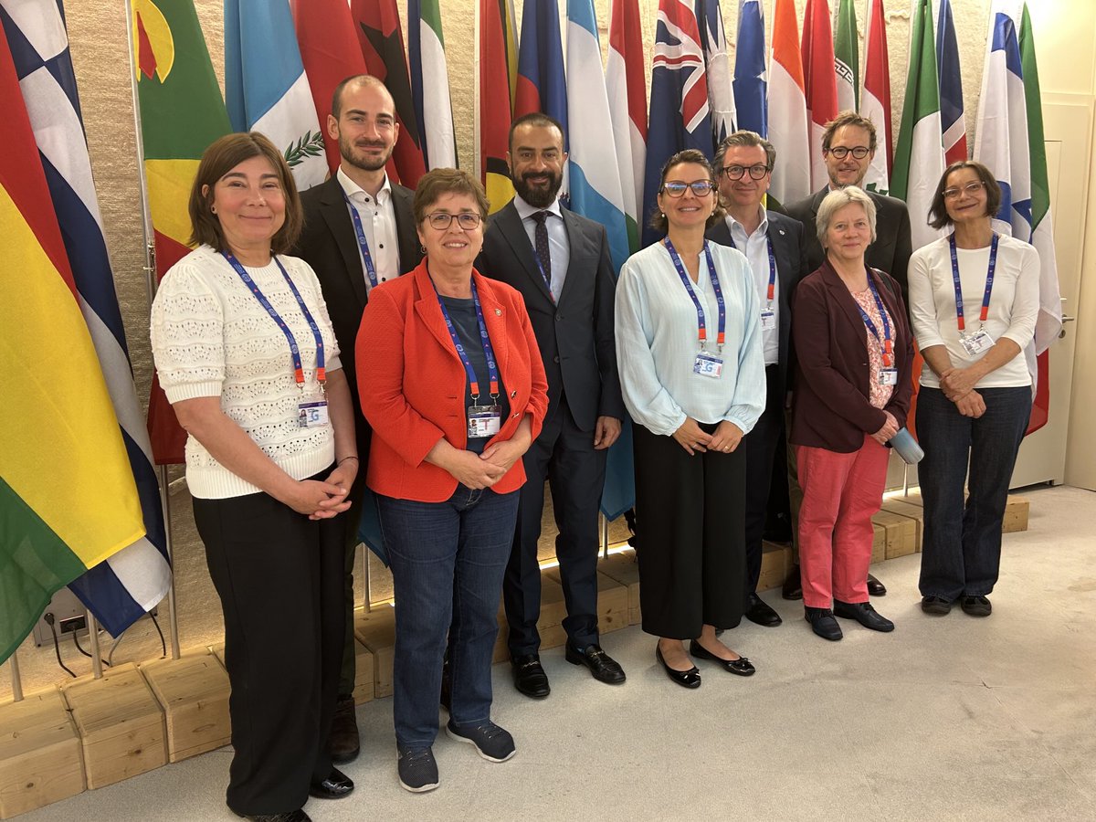BersetBircher's tweet photo. Avec la délégation des travailleurs suisses à l’OIT #ILC25 https://t.co/Dti4pD2eTG