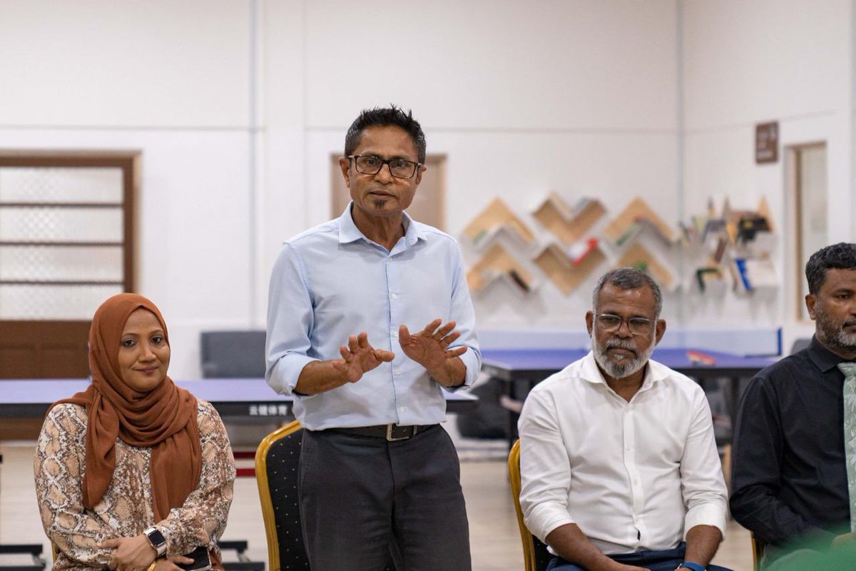 Ministry of Social and Family Development (@msfdmv) on Twitter photo އިސްރަށްވެހިންގެ ނާދީގެ މެންބަރުންނަށް ޓޭބަލް ޓެނިސް ކުޅެވޭނެ އިންތިޒާމް ހަމަޖައްސައިދިނުމަށްޓަކައި މިނިސްޓްރީ އޮފް ސްޕޯޓްސް، ފިޓްނަސް އެންޑް ރެކްރިއޭޝަންގެ ފަރާތުން ޓޭބަލް ޓެނިސް ކުޅުމަށް ބޭނުންވާ މޭޒާއި ތަކެތި މި ވުޒާރާއާއި ހަވާލުކޮށްފިއެވެ.
<a href="/MoSFR_mv/">Ministry of Sports, Fitness and Recreation</a> އިސްރަށްވެހިންގެ ނާދީގެ މެންބަރުންނަށް ޓޭބަލް ޓެނިސް ކުޅެވޭނެ އިންތިޒާމް ހަމަޖައްސައިދިނުމަށްޓަކައި މިނިސްޓްރީ އޮފް ސްޕޯޓްސް، ފިޓްނަސް އެންޑް ރެކްރިއޭޝަންގެ ފަރާތުން ޓޭބަލް ޓެނިސް ކުޅުމަށް ބޭނުންވާ މޭޒާއި ތަކެތި މި ވުޒާރާއާއި ހަވާލުކޮށްފިއެވެ.
<a href="/MoSFR_mv/">Ministry of Sports, Fitness and Recreation</a>