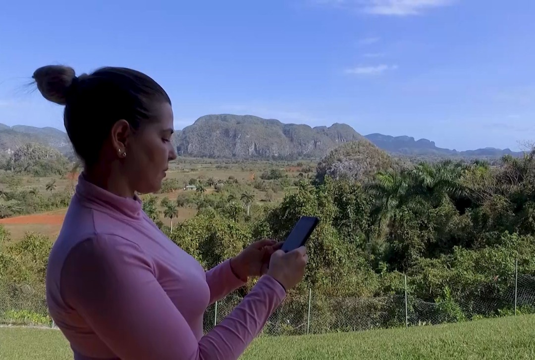 Para ETECSA y los cubanos:es importante  la estrategia de ampliación,diversificación y desarrollo de servicios referido a: aumentar internet en los hogares,más cobertura 4G y más usuarios conectados,mejor calidad de servicio y tecnologías que aporten al desarrollo
#EtecsaConCuba