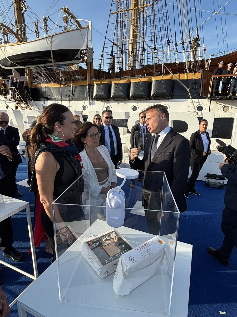 Wrapping a productive week of expanding US Agriculture markets in Rome!

Excited for the progress we’re making to open up markets around the world.🌍 Biden’s $44b ag trade deficit shrinking begins!!

More bilateral trade news coming soon for our amazing row-croppers!

📍Next