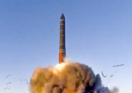 BREAKING:

Russia may launch a tactical nuclear attack on Ukraine.

Putin knows nuclear revenge attack will Ukraine to surrender – Daily Mail.