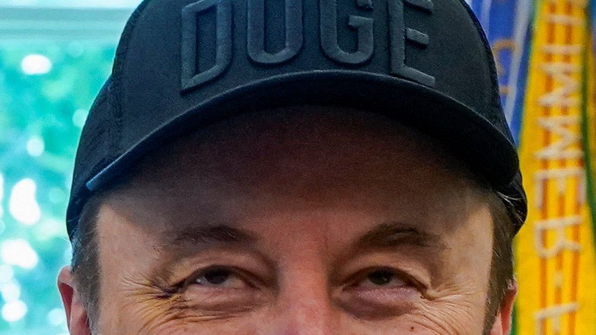 11/11 Don’t let dishonest oligarchs like Musk gaslight you. He hyped Trump as a savior, exploited DOGE for personal gain, and now feigns surprise at Trump’s failures—while quietly backing his real pawns to complete the technofascist oligarchs’ takeover. Don’t let him succeed!