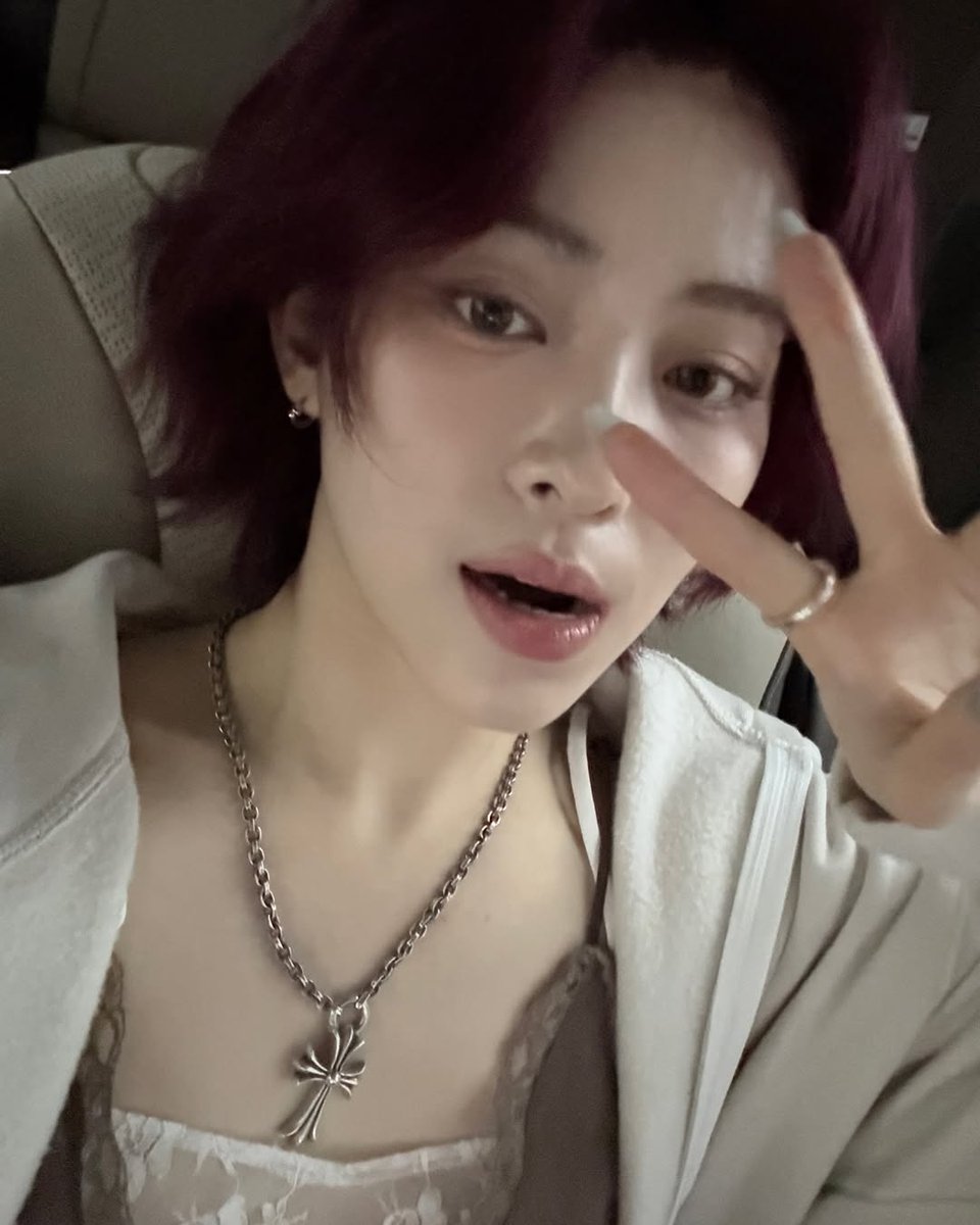 theryujinpics's tweet image. FIRST SHORT RED HAIRED RYUJIN SELFIES OMG