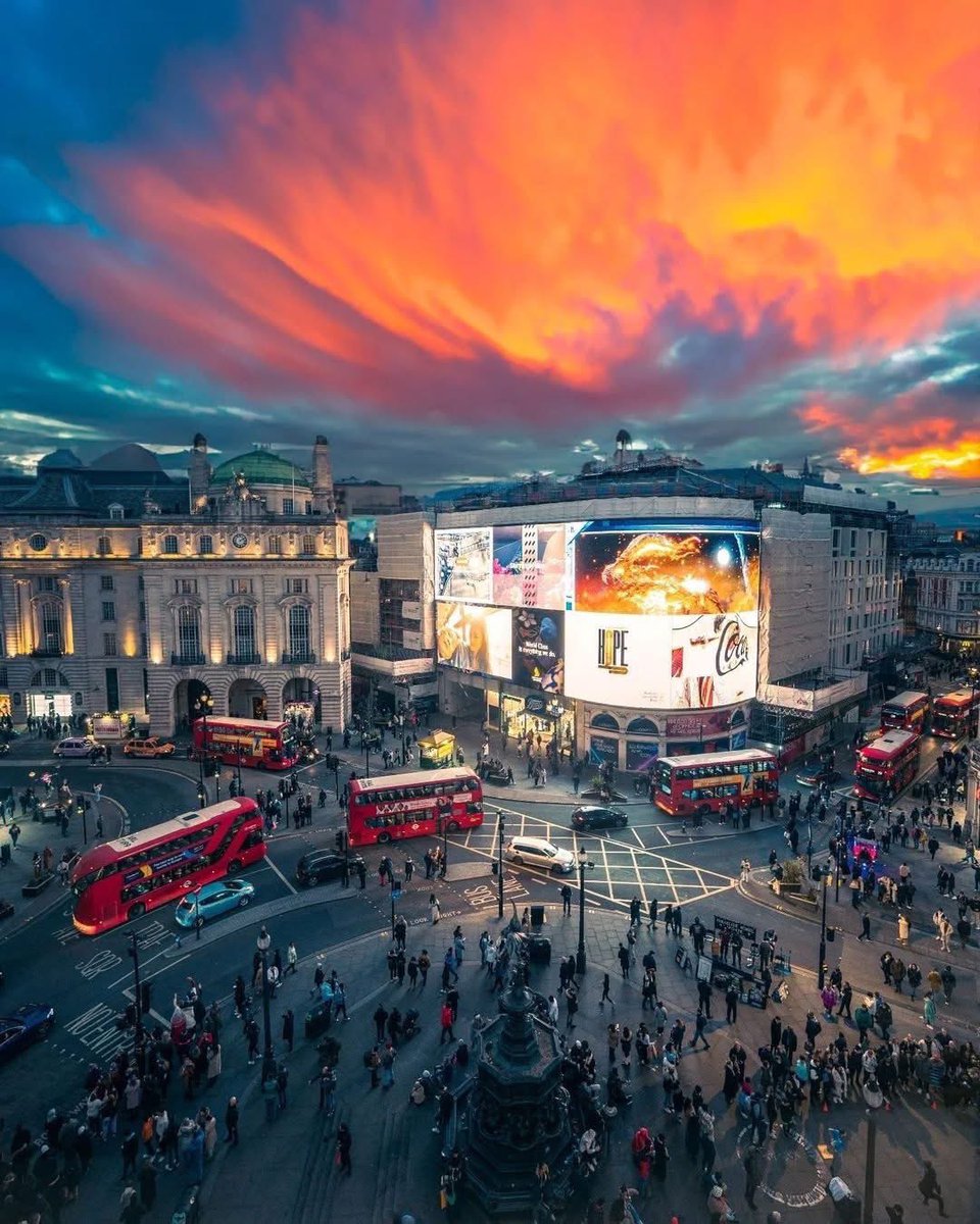 Piccadilly Circus, London 🇬🇧