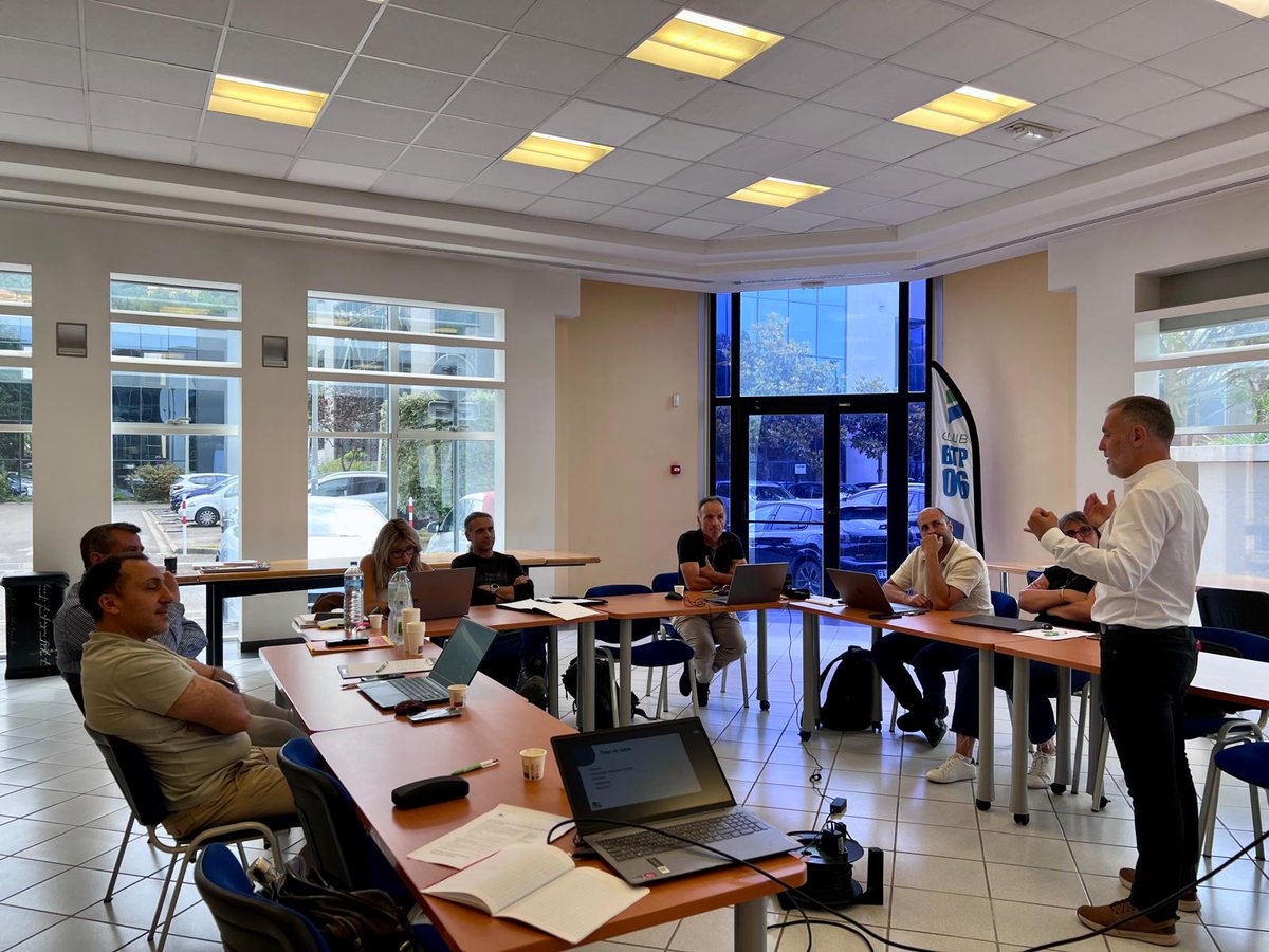 FBTP06's tweet image. 🎥 Dans le cadre de la #SemaineArtisanatFFB, Philippe LATAILLADE a éclairé nos adhérents sur les indicateurs comptables :

📖 Lire bilan &amp;amp; compte de résultat
🔎 Anticiper sa trésorerie
📊 Utiliser les bons ratios

Merci à lui, à la @FFBatiment et aux artisans présents !