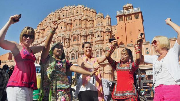 GreaterKanpur's tweet photo. 🚨⚡ India’s Tourism in 2024 – By the Numbers:
✈️ Foreign Tourists: 9.66 million
💰 Forex Earnings: ₹2.7 lakh crore
🌍 Comparisons:
🇨🇳 China – 32M
🇹🇷 Turkey – 52.6M
🇹🇭 Thailand – 35M
🇮🇩 Indonesia – 13.9M
🇸🇬 Singapore – 16.5M
#IncredibleIndia #Tourism #IndiaTravel #PolicyPush https://t.co/kI2bEFFSoW