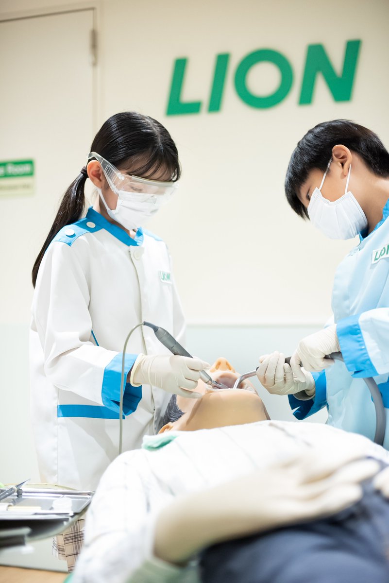 KidZania_T's tweet image. ／
6/4～10は・・・
#歯と口の健康週間 🦷✨
＼
#キッザニア 東京・甲子園（@KidZania_K)・福岡（@KidZania_F）の歯科医院パビリオンでは、こども達が歯科医師や歯科衛生士になり、患者さんのむし歯の治療と予防を施します🪥😷リアルな仕事体験で、むし歯予防の大切さを学びませんか❓👄…
