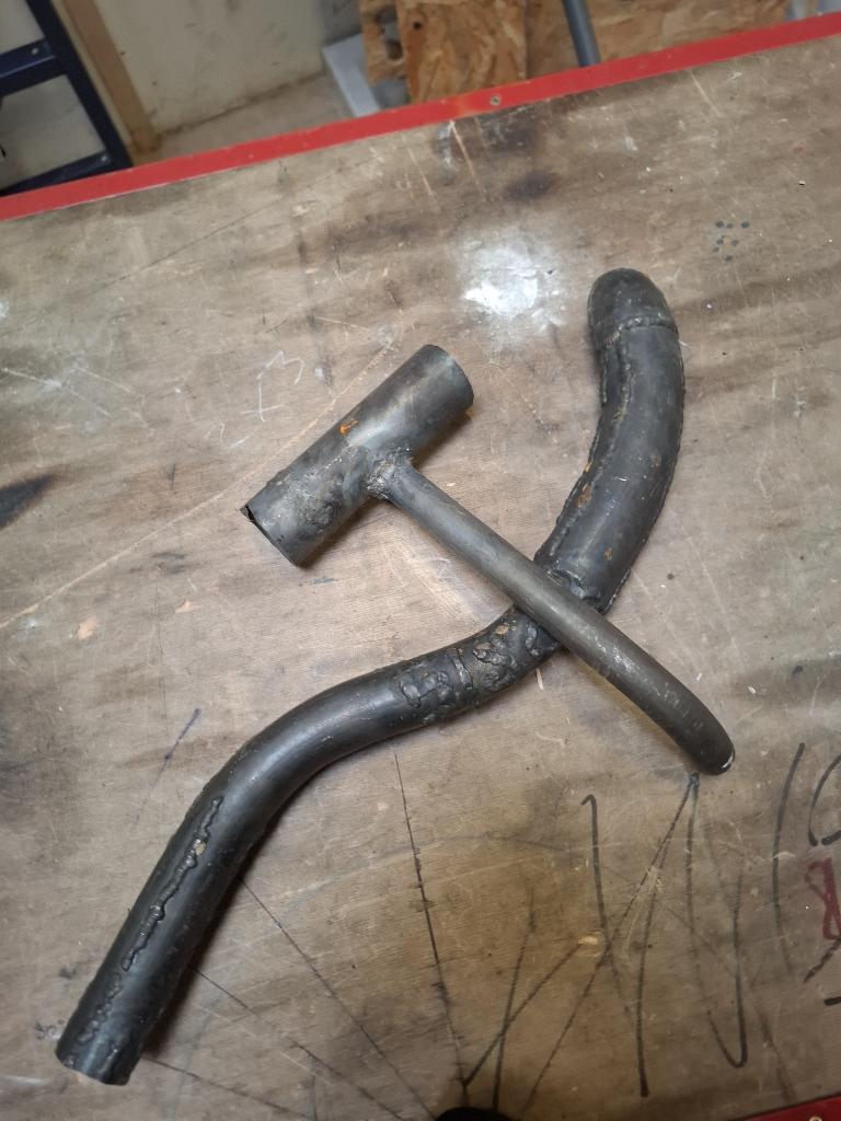 tu penses être le communisme mais t'es une bite