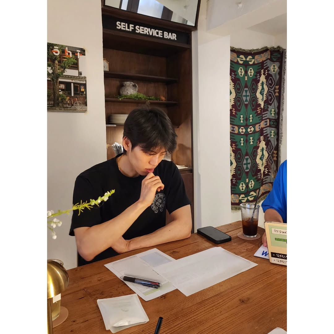 talkIFNT's tweet image. 250604 | dongwoo

per staff, MACHD (1st logo on poster) is dw's company. this was originally a fan meeting but changed to fancon. the concept is he is usually close and shares everything with fans but on stage he is a cool artist, a bling bling popstar

instagram.com/p/DKeNXx6TVO2/