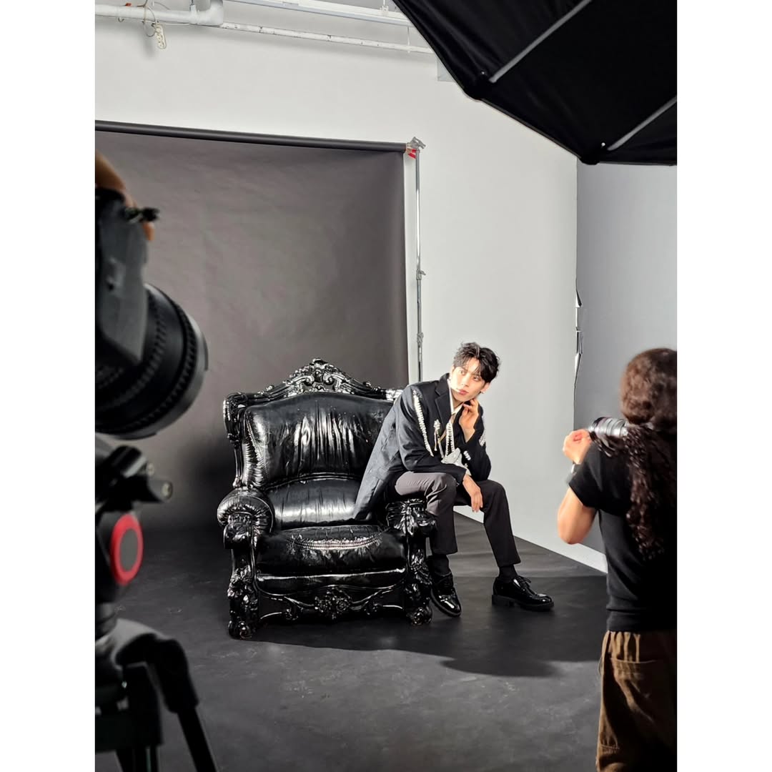 talkIFNT's tweet image. 250604 | dongwoo

per staff, MACHD (1st logo on poster) is dw's company. this was originally a fan meeting but changed to fancon. the concept is he is usually close and shares everything with fans but on stage he is a cool artist, a bling bling popstar

instagram.com/p/DKeNXx6TVO2/