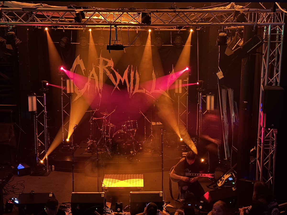 That feeling!🔥
The gig is done and the audience shouts one more time 🔥🎶💪🤘

Then you remeber why you do this.