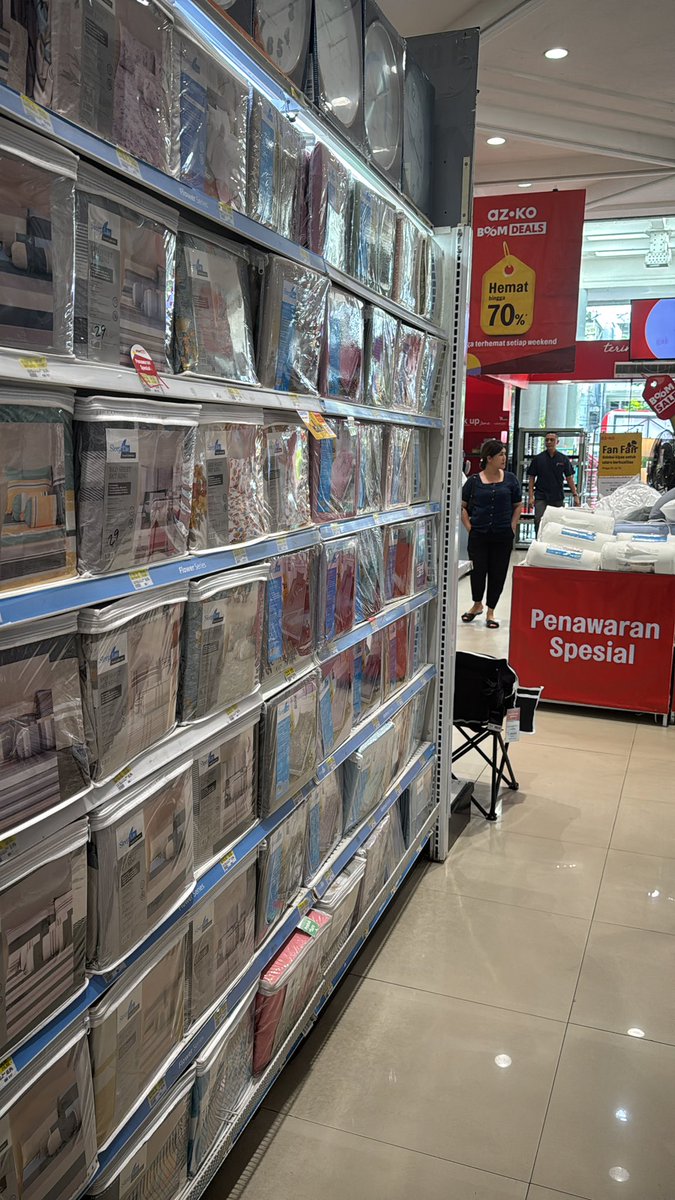 Ini aku ganti seprei ya ...
Yang kemarin ud jorok banget 💦💦
ecek2 nya 😅😅