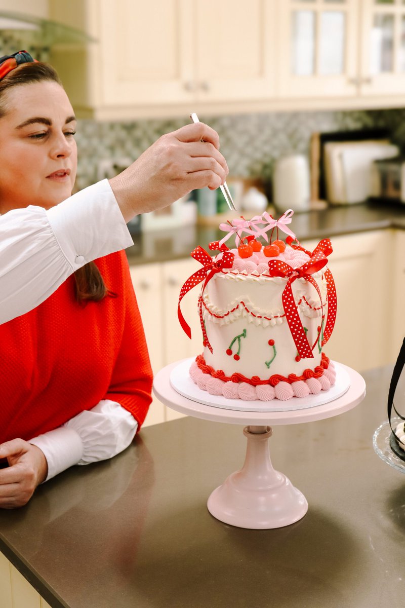 With intricate buttercream piping and bold colour palettes, this Dublin-based baker is redefining celebration cakes and turning them into edible works of art. #sp

🔗 image.ie/?_ppp=3f9010a0…