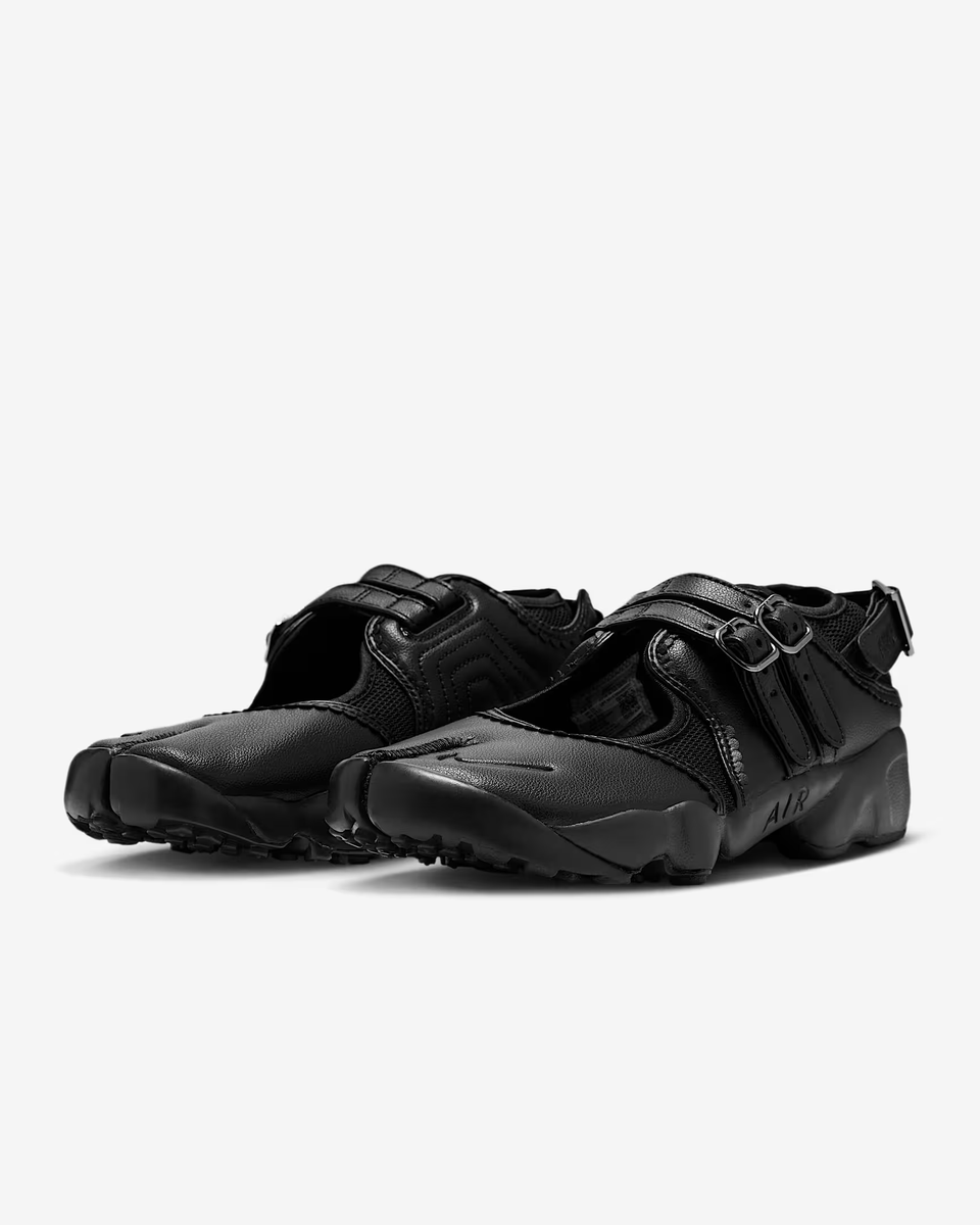 NIKE W AIR RIFT BUCKLED STRAP “Triple Black” (ナイキ エア リフト