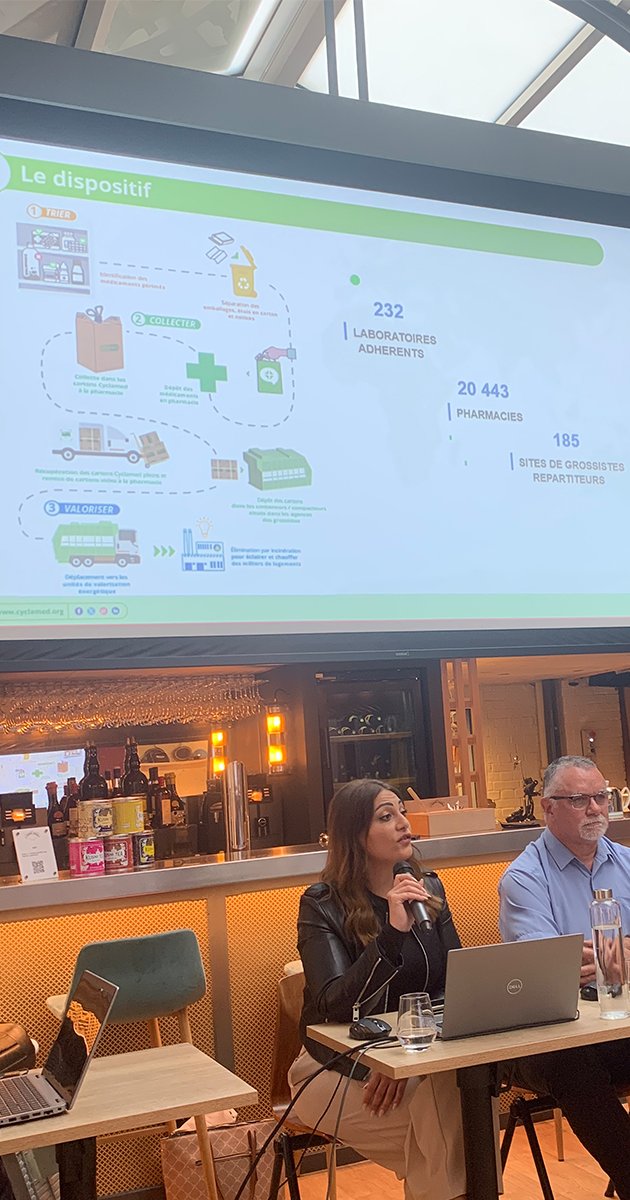 [#ConférenceDePresse] Pour Nadine Chayat, "l'installation des 42 compacteurs monoblocs entre juillet 2023 et décembre 2024 a permis de diminuer les rotations par 2 (2,3 en moyenne) pour la collecte des #médicaments non utilisés ou périmés 👏💊