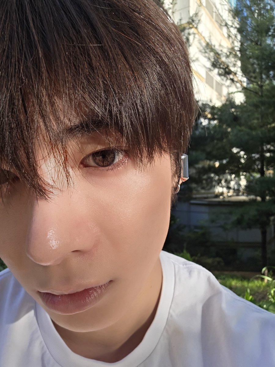 he changed his screen protector and phone we cheered pls keep the HD selfies coming