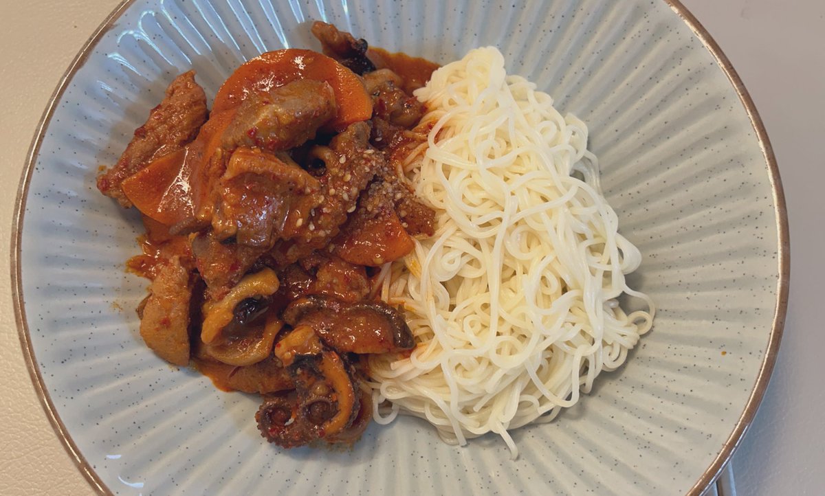 주꾸미 &amp; 목살 볶음과 소면