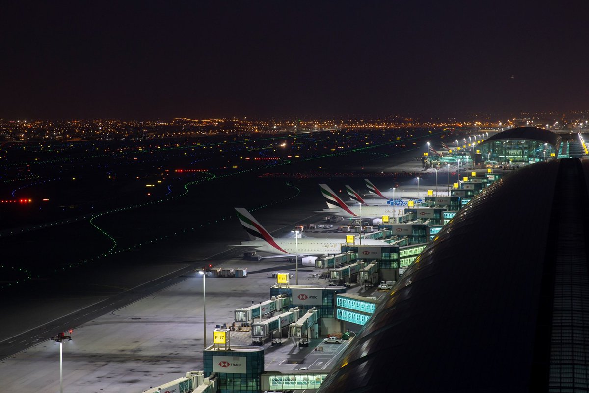 وقعت #مطارات_دبي اتفاقية مع شركة الاتحاد لخدمات الطاقة (الاتحاد ESCO)، لإطلاق المرحلة النهائية من مشروع تحديث الإضاءة على مستوى المطار، وهو ما يمثل معلما رئيسيا في أجندتها المستمرة للاستدامة وخطوة رئيسية نحو العمليات الموفرة للطاقة في كل من مطاري دبي.

ستشهد هذه المرحلة الموقعة