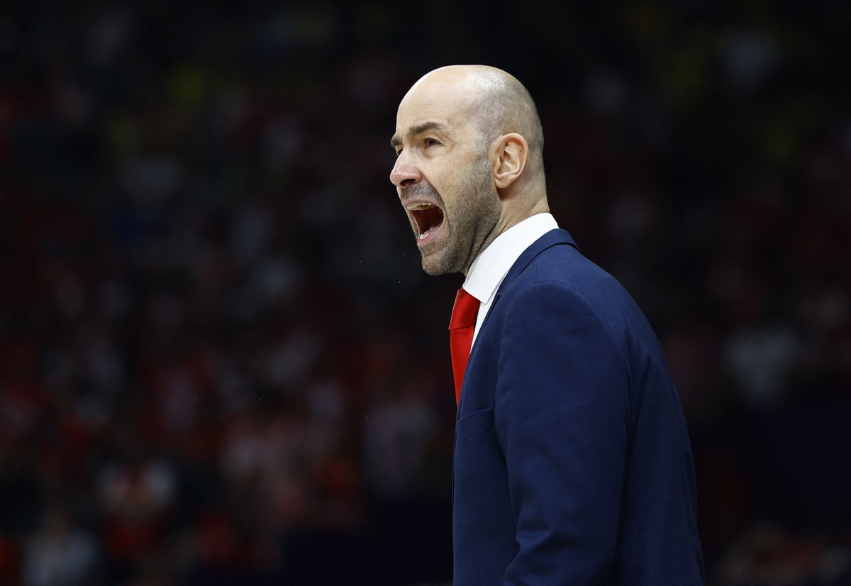 Vassilis Spanoulis: “Yalnızca çocuklarının karnını doyurmak ve kirasını ödemek için bütün gün çalışan anne ve babalar yorgun olur. Bir oyuncu bana gelip kötü bir gün geçirdiğini veya mental olarak hazır olmadığını söylerse bunu kabul edebilirim ama yorgunluk? Hobinizi işiniz