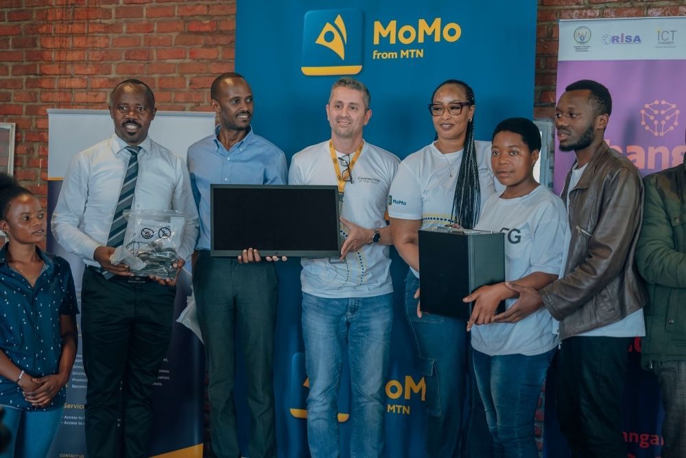 The New Times (Rwanda) (@newtimesrwanda) on Twitter photo .<a href="/MTNRWANDA/">MTN Rwanda</a> launched a three-week digital literacy programme in Rubavu District as part of its annual 'Y'ello Care' corporate social responsibility (CSR) initiative.
READ: buff.ly/MV3nu49 .<a href="/MTNRWANDA/">MTN Rwanda</a> launched a three-week digital literacy programme in Rubavu District as part of its annual 'Y'ello Care' corporate social responsibility (CSR) initiative.
READ: buff.ly/MV3nu49