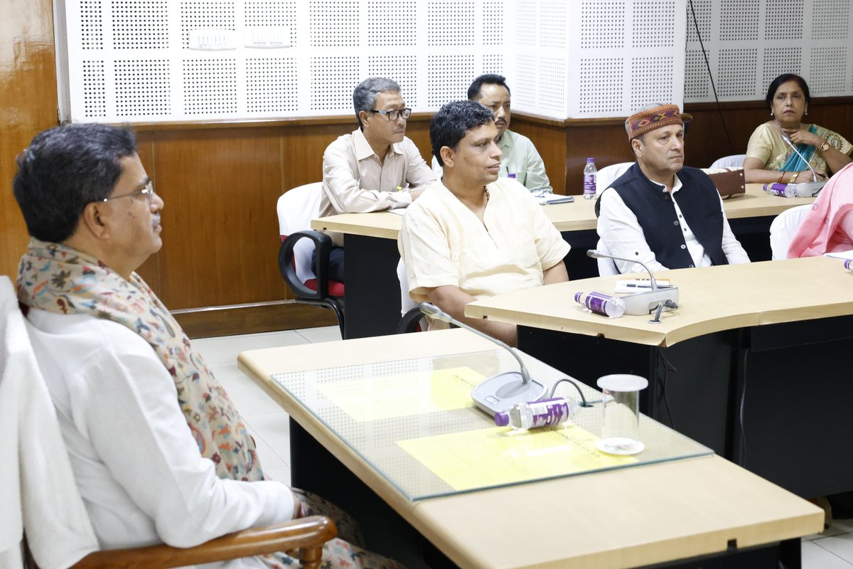 Exciting collaborations ahead! 

Discussed potential partnership with Dr. Acharya Balkrishna, Secretary General, Patanjali Yogpeeth &amp; team, focusing on yoga, spiritual tourism, wellness, biodiversity, education, and more. Soon, signing an MoU to boost Tripura's socio-economic