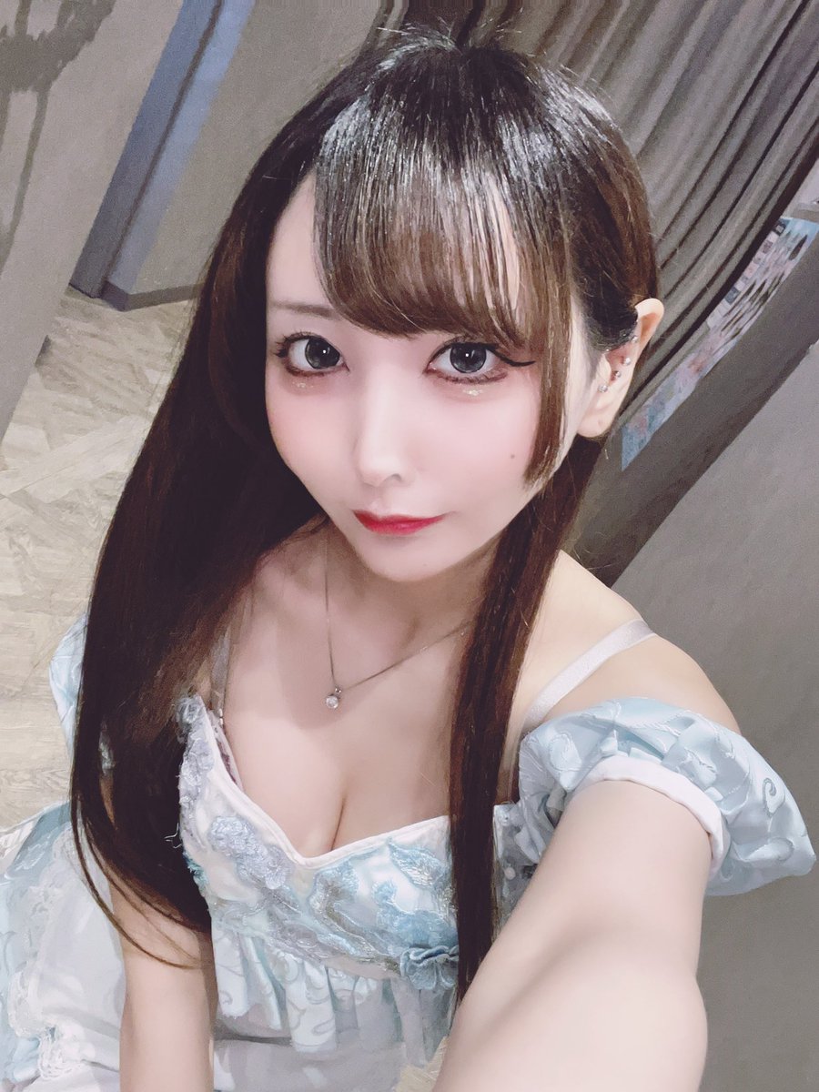 こんばんはみなさん実家に帰ってます

#自撮り界隈  #自撮り界隈さんと繋がりたい #美男美女さんと繋がりたい #コンカフェ #コンカフェ嬢 #コンカフェ営業 #雰囲気嫌いじゃないよって人いいね #1mmでもいいなって思ったらいいね #コンカフェオタク #秋葉原 #秋葉原コンカフェ