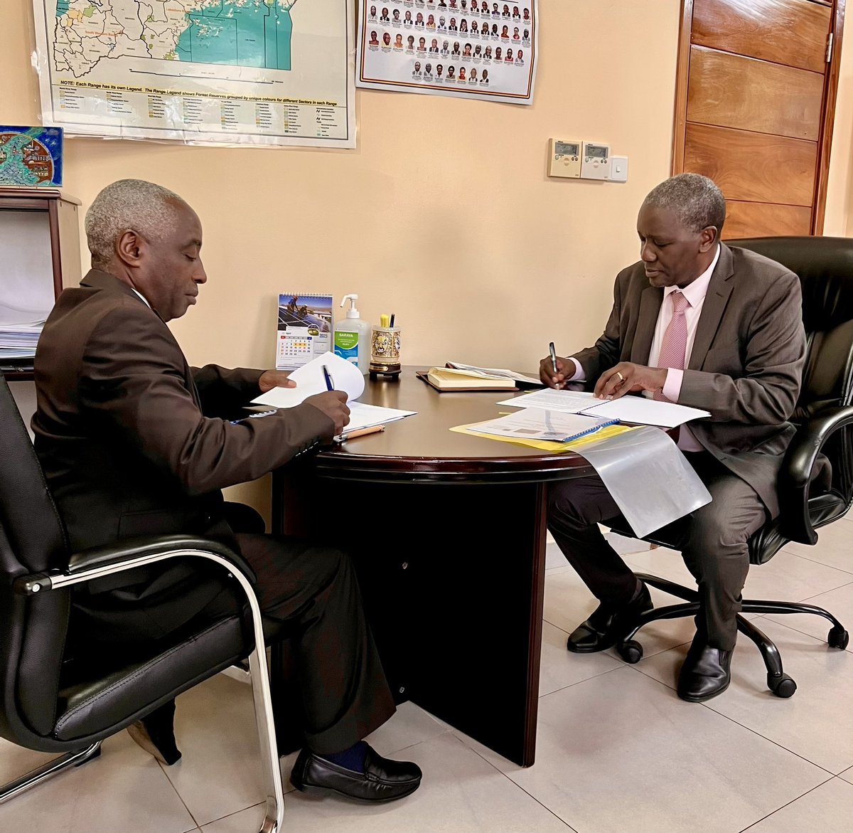 Dr. Alfred Okot Okidi (@okidi64) on Twitter photo <a href="/min_waterUg/">MINISTRY OF WATER AND ENVIRONMENT 🇺🇬</a> and Red Rhino Development (RRD) signed an MoU to boost collaboration and ensure alignment of activities. This partnership aims to enhance relevance, confidence, and compatibility, driving impactful development in Uganda! #Collaboration #Development #Uganda <a href="/min_waterUg/">MINISTRY OF WATER AND ENVIRONMENT 🇺🇬</a> and Red Rhino Development (RRD) signed an MoU to boost collaboration and ensure alignment of activities. This partnership aims to enhance relevance, confidence, and compatibility, driving impactful development in Uganda! #Collaboration #Development #Uganda