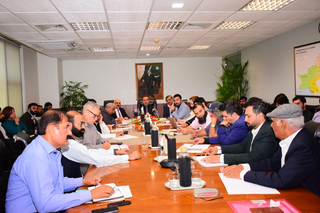 akleghari's tweet image. (1/2) سولر نیٹ میٹرنگ ریگولیشنز کے حوالے سے آج کے مشاورتی اجلاس پر میں تمام سٹیک ہولڈرز کا تہہ دل شکریہ ادا کرتا ہوں ۔تمام شرکاء جس میں سولر ایسوسی ایشن ، نمائندہ ادارے اور صوبائی حکومتں شامل ہیں ، کی طرف سے دی جانے والی تجاویز کا ہر پہلو سے مثبت جائزہ لیا جائے گا ،