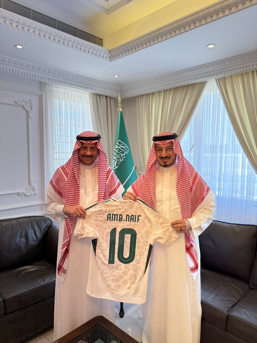 نايف بن بندر السديري (@naif63_2) on Twitter photo اليوم سعدت بلقاء اخي ابو سلمان <a href="/Yalmisehal/">ياسر المسحل</a> ، وغدا لا يوجد خاسر. بالتوفيق 🦅💚
#البحرين_السعودية 🇸🇦 🇧🇭
#الطريق_إلى_كأس_العالم2026
#معاك_يالأخضر اليوم سعدت بلقاء اخي ابو سلمان <a href="/Yalmisehal/">ياسر المسحل</a> ، وغدا لا يوجد خاسر. بالتوفيق 🦅💚
#البحرين_السعودية 🇸🇦 🇧🇭
#الطريق_إلى_كأس_العالم2026
#معاك_يالأخضر