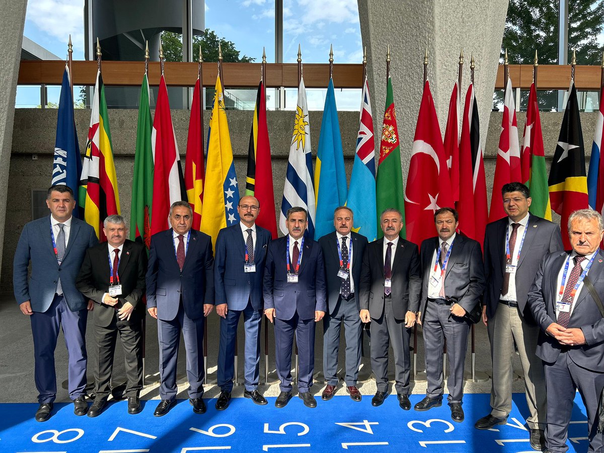 📍 İLO 113. Konferansı

113.Uluslararası Çalışma Konferansı kapsamında bulunduğumuz Cenevre’de, Türkiye Kamu-Sen heyeti olarak, Türkiye delegasyonu ile birlikte Genel Konferansa iştirak ettik.

Türk memurunun çalışma hayatında karşılaştığı sorunlara karşı mücadelemizi, her