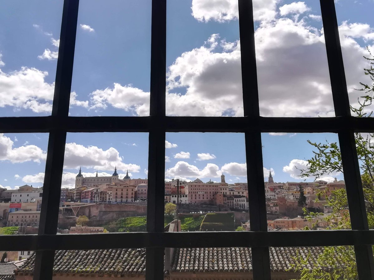 🎂Feliz cumpleaños a la toledana editorial Ledoira. 
Cumplir 30 años en el mundo editorial desde una ciudad con la población de Toledo, a puro pulmón, no debe ser nada fácil. 
La clave, su eslogan: "desaforado amor por la palabra".
🥳Felicidades
#Toledo #Libros #editorial