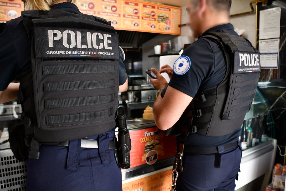 Les #Policiers ont mené une opération de contrôle d'établissements de restauration rapide 🌭🍕🍩 
🔎Nombreuses infractions à l'hygiène et à la sécurité  ➕ 1 procédure pour travail dissimulé